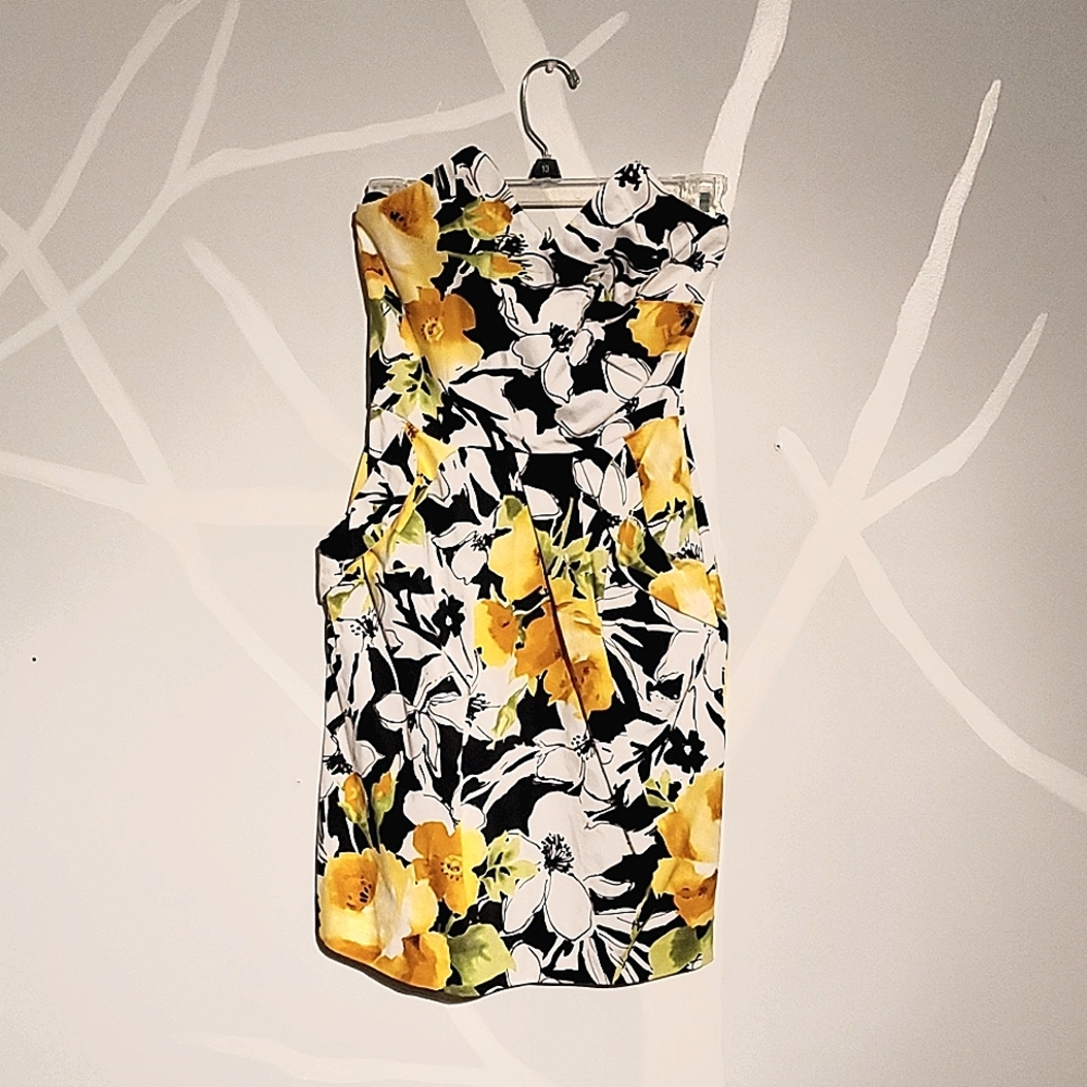 Super cute strapless floral dress